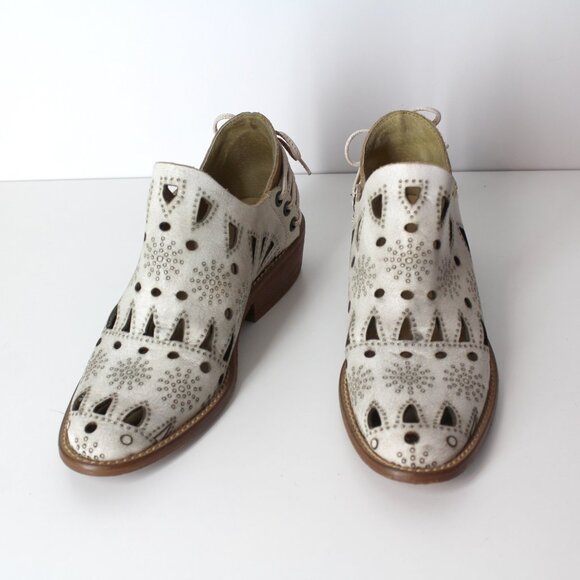 Musse & Cloud Western laser cut distressed white Booties Ankle boots 5 US  / 36 - Picture 8 of 14